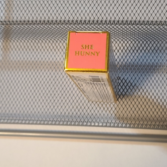 Farah Creamy Malai Blush Stick She Money -Ruby Red NIB 7 G/.25 Oz - Picture 6 of 8